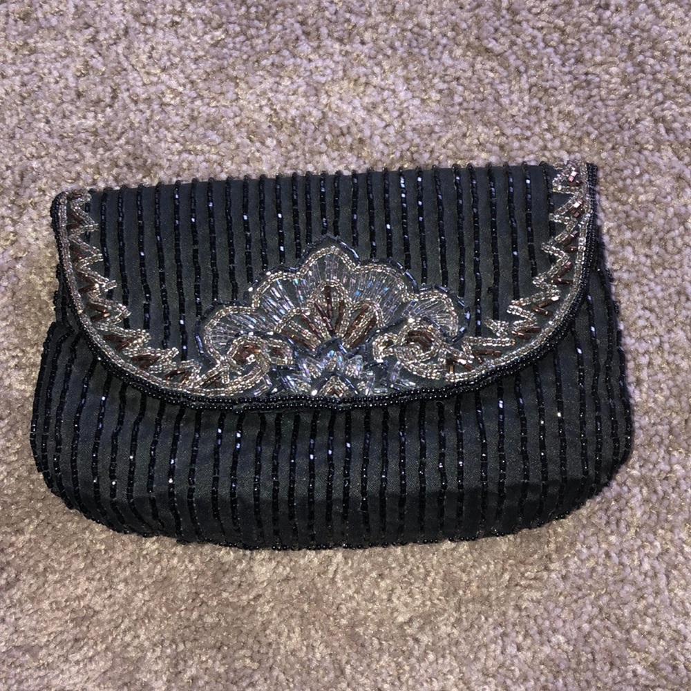 Beaded clutch